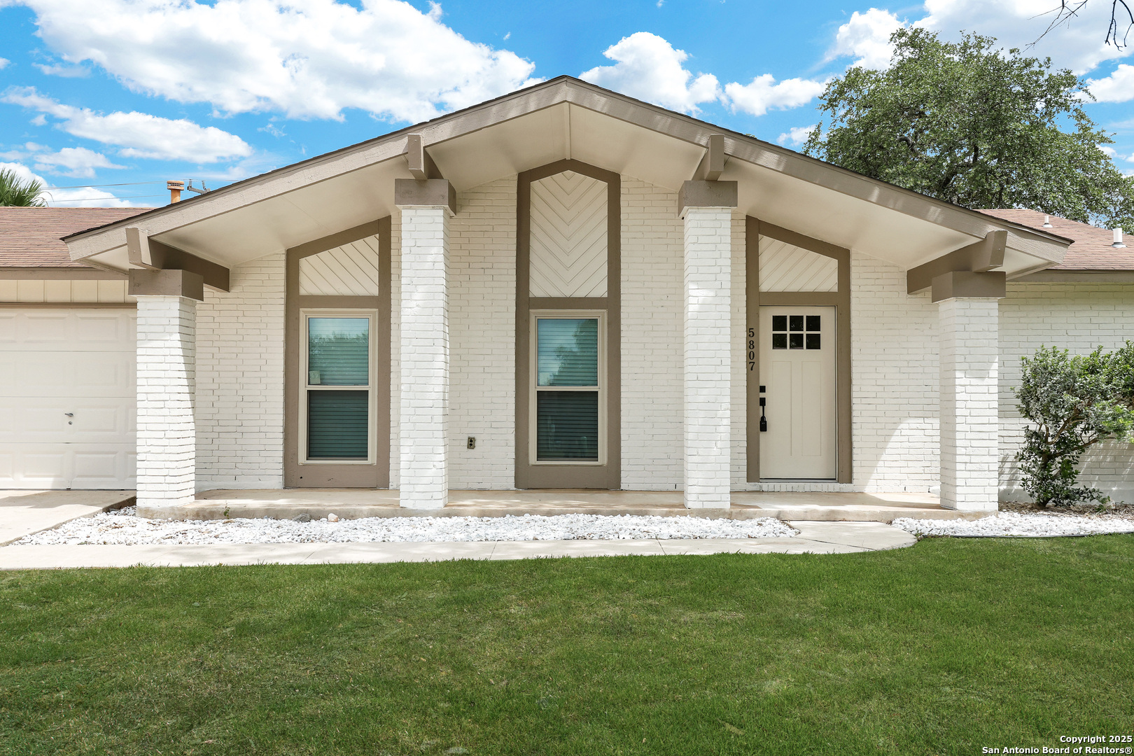 Property Photo: 5807 Sun Ridge TX 78247