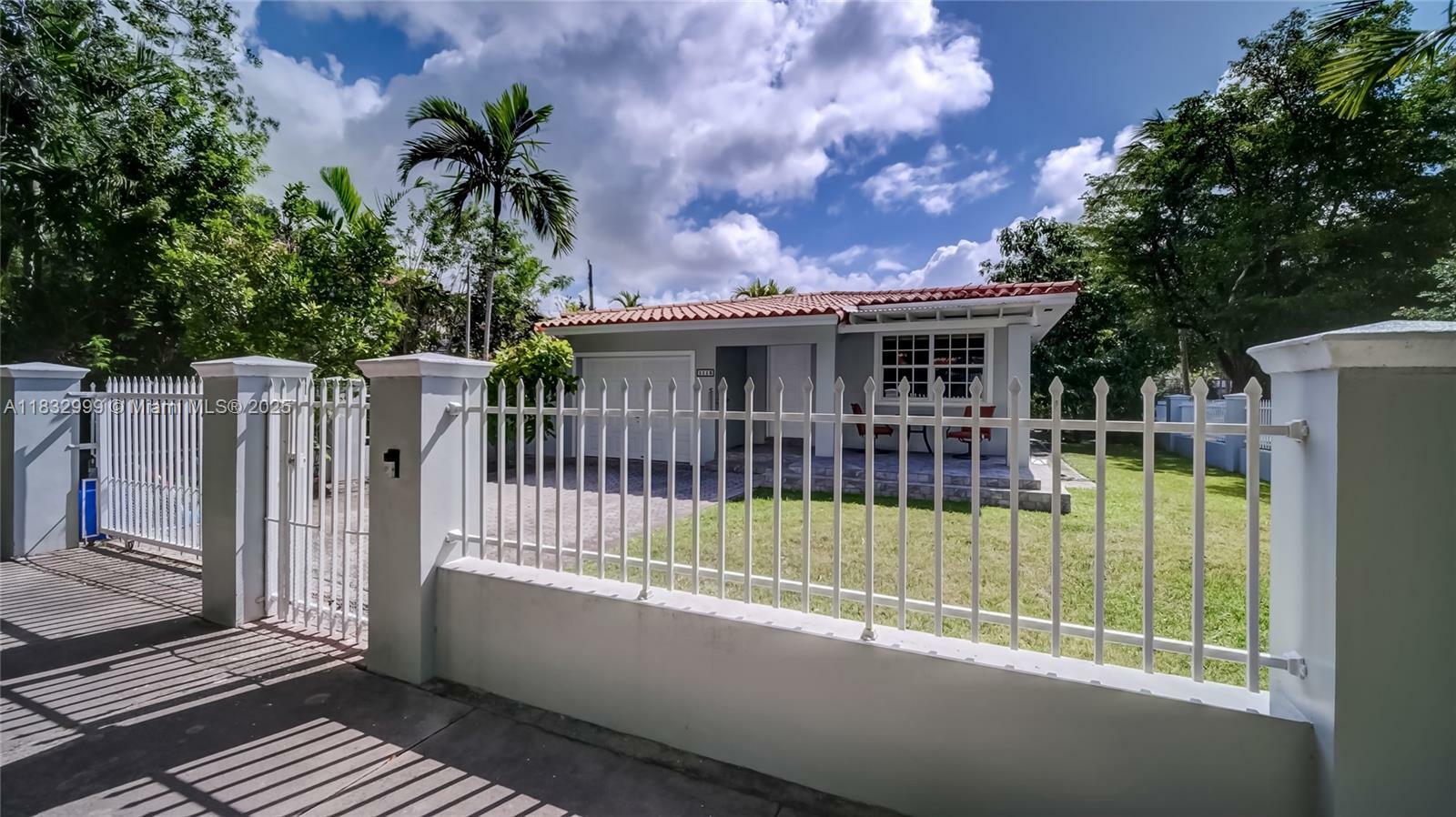Property Photo: 1115 Madrid St FL 33134