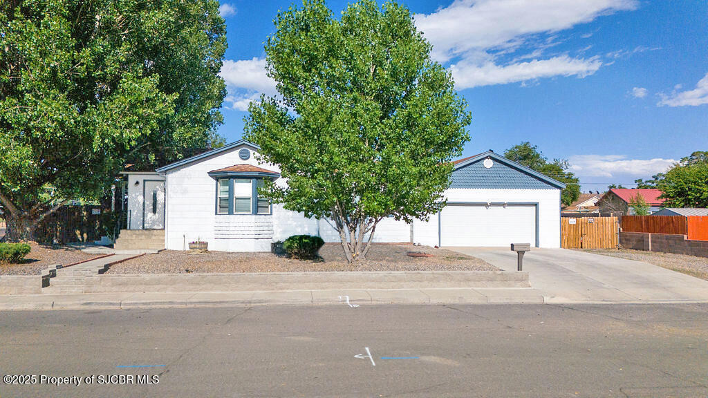 Property Photo: 501 E Apache Street NM 87401