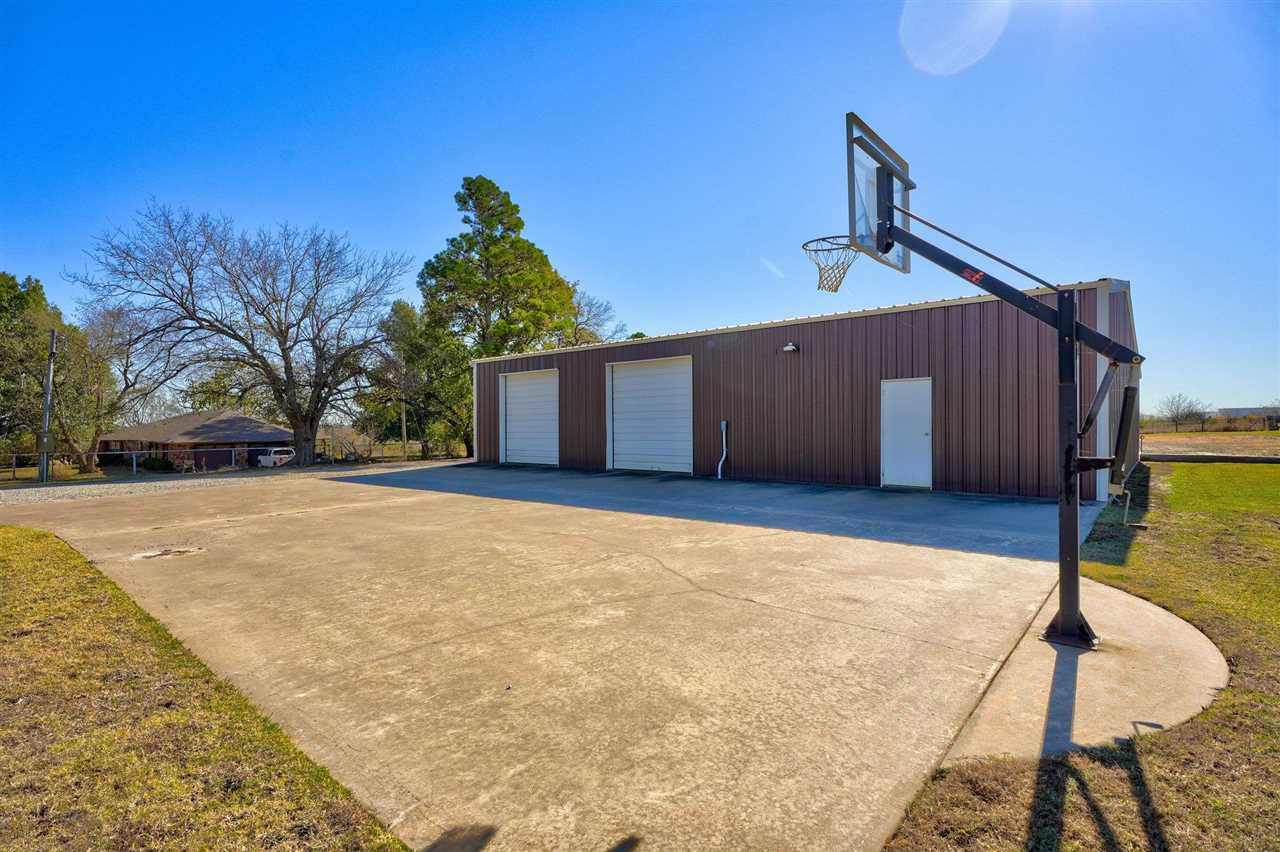 Property Photo: 1917 E Eseco Road OK 74023