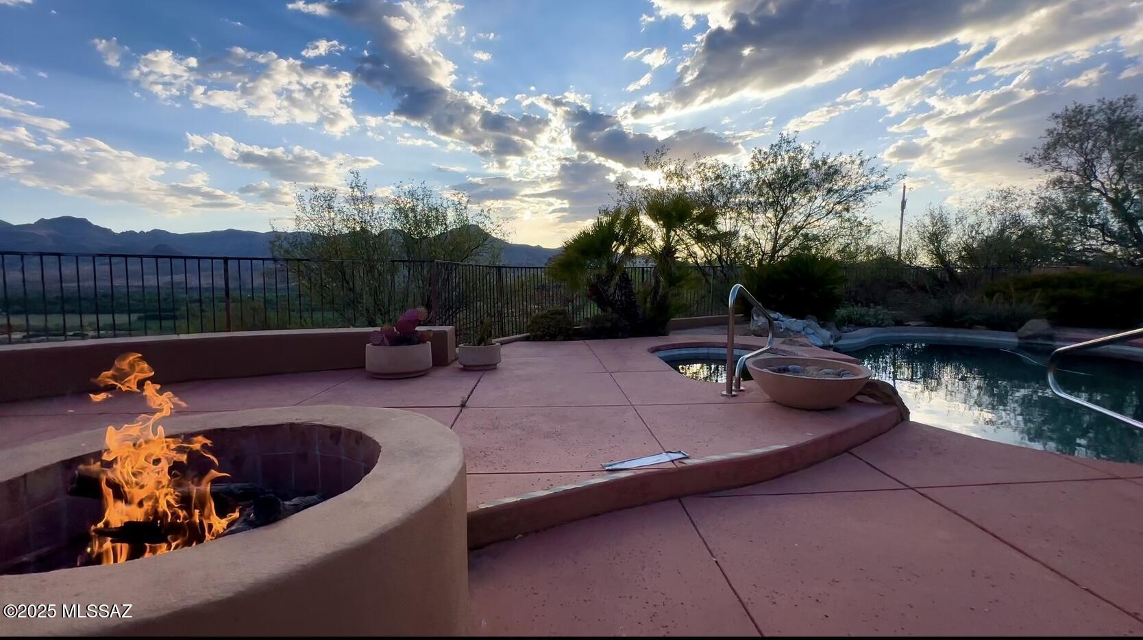 Property Photo:  38 Avenida De Las Naciones  AZ 85648 