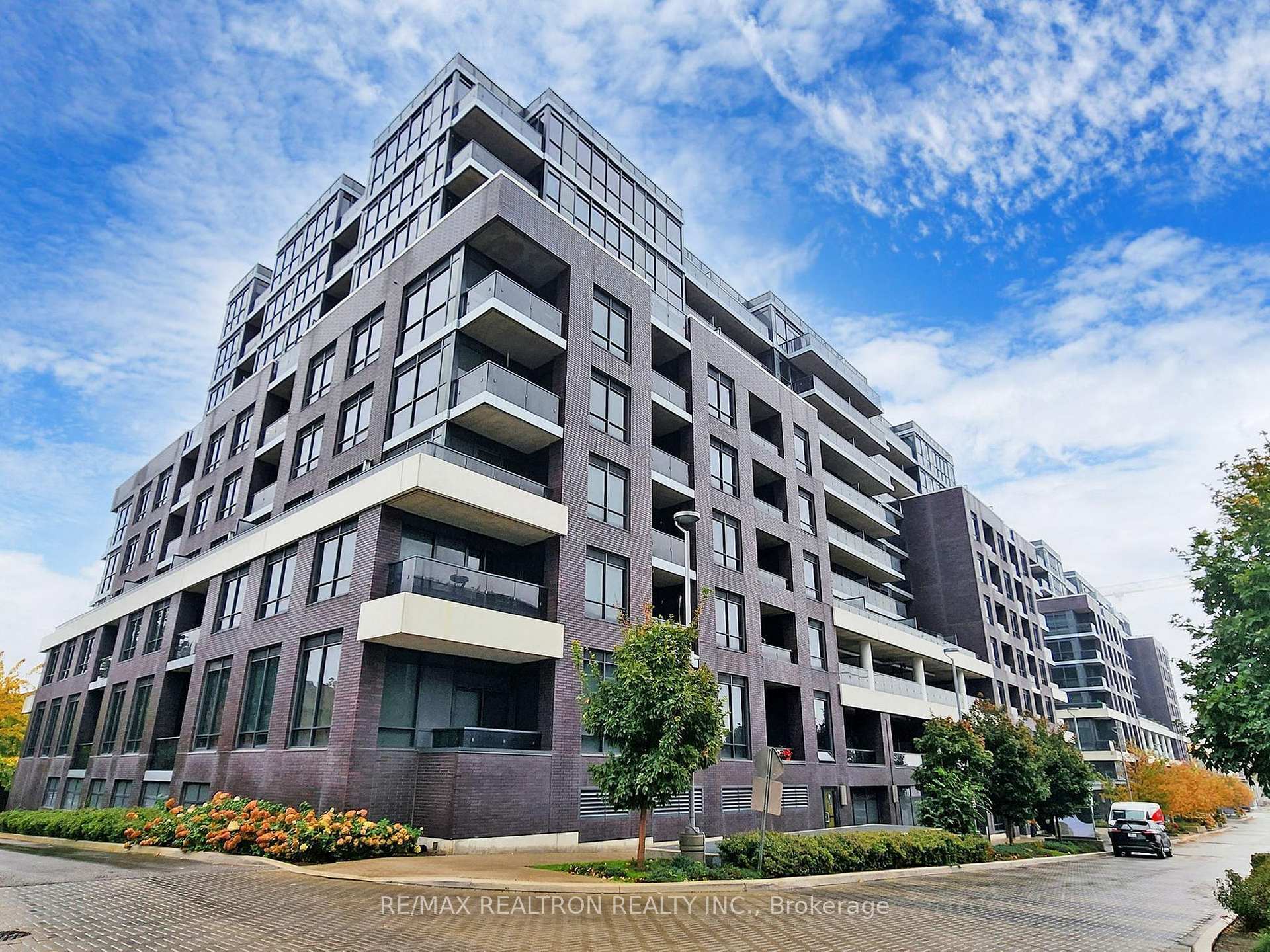 Property Photo:  26 Gibbs Road 431  ON M9B 0E3 