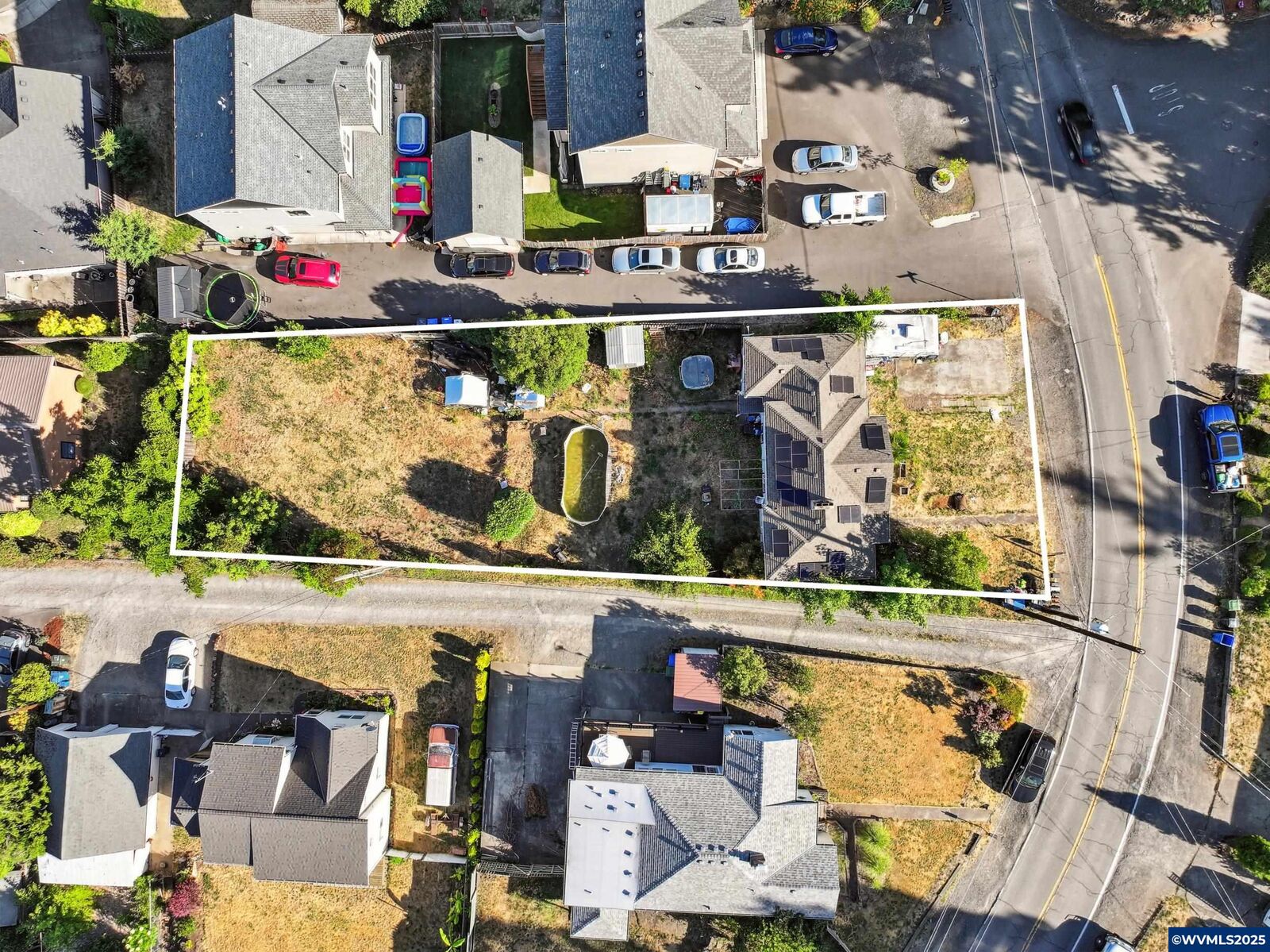 Property Photo: 1082 Cascade Dr NW OR 97304