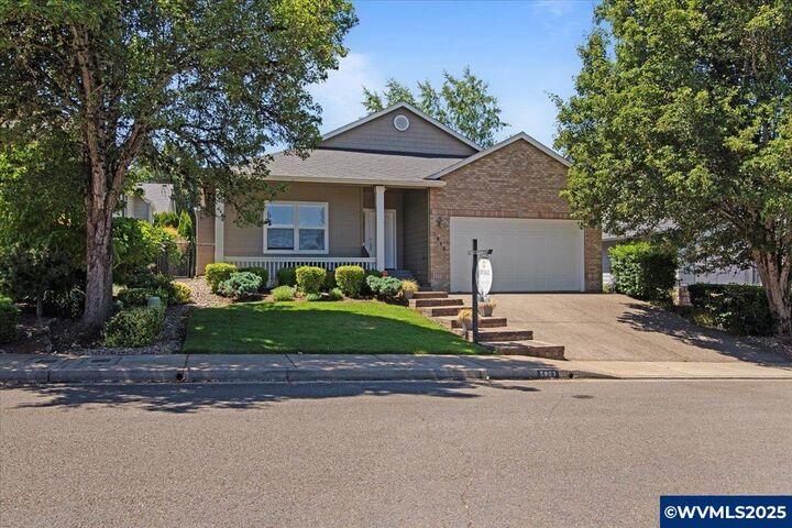 Property Photo: 5903 Ballymeade St SE OR 97306