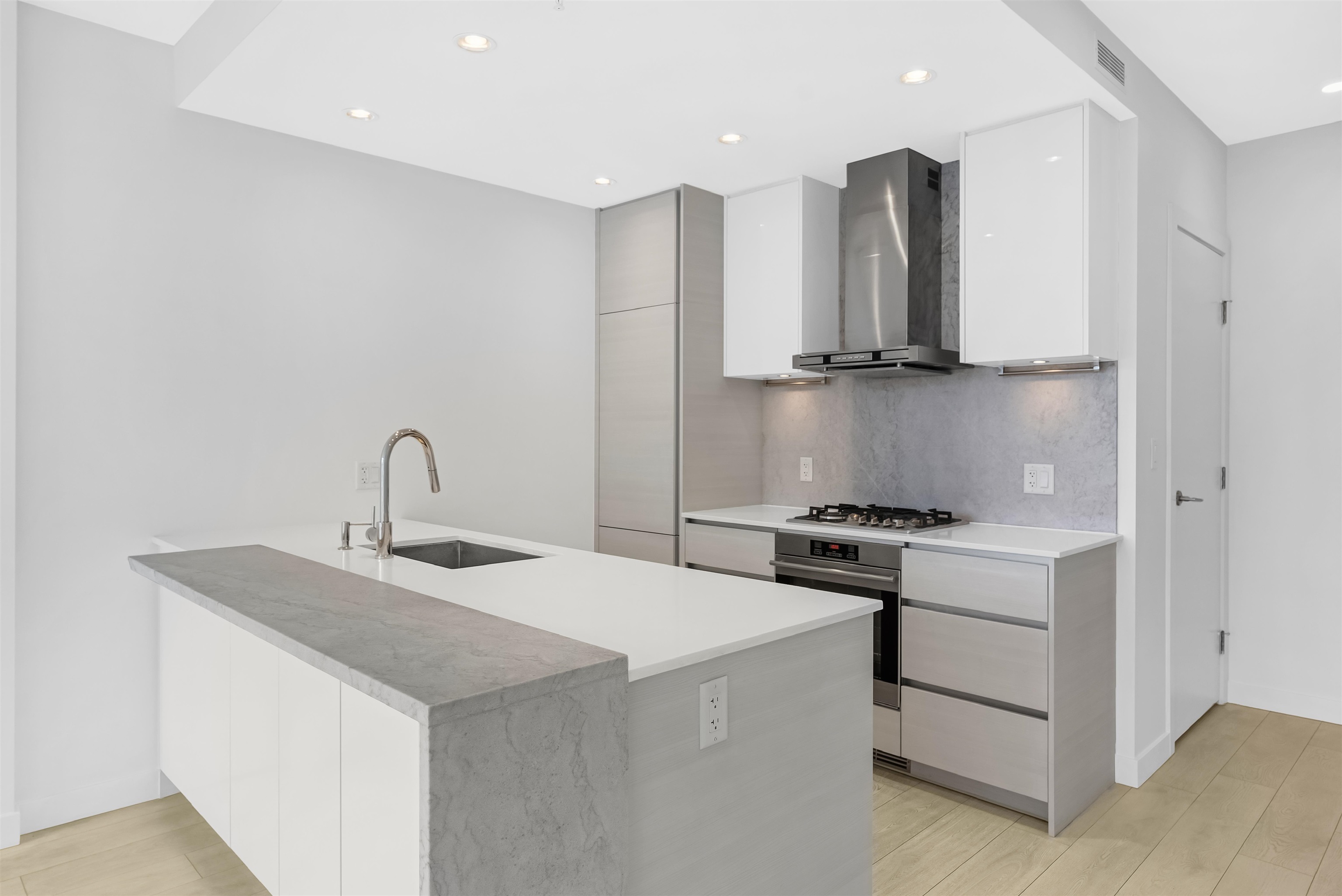 Property Photo:  4670 Assembly Way 1007  BC V5H 0H3 