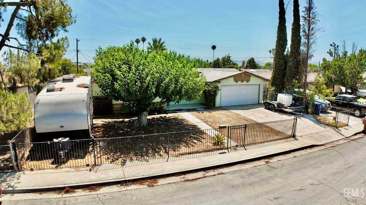Property Photo: 3820 Shenandoah Drive CA 93304