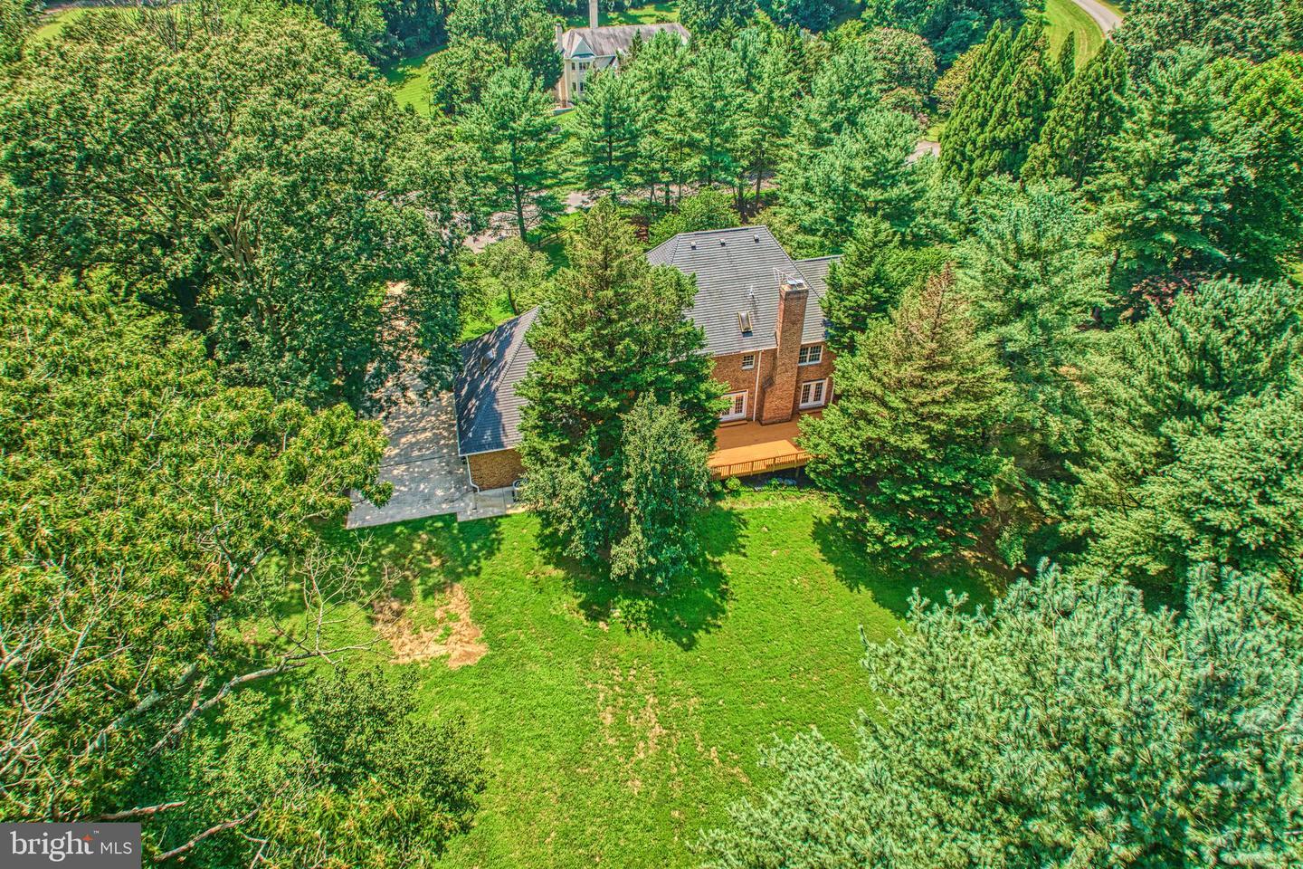 Property Photo: 250 Golden Woods Court VA 22066