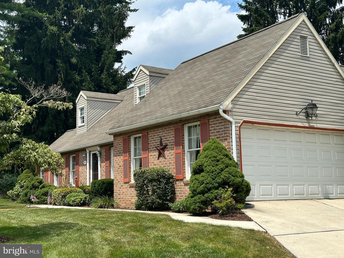 Property Photo: 19 Paddock Lane PA 17011