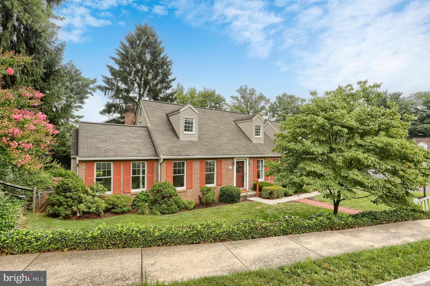 Property Photo:  19 Paddock Lane  PA 17011 