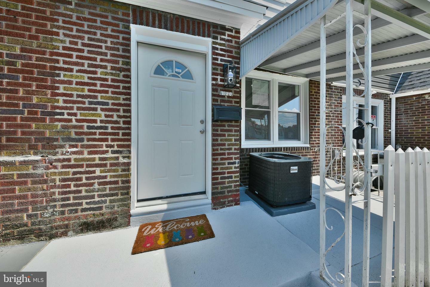 Property Photo: 1520 E Mayland Street PA 19138