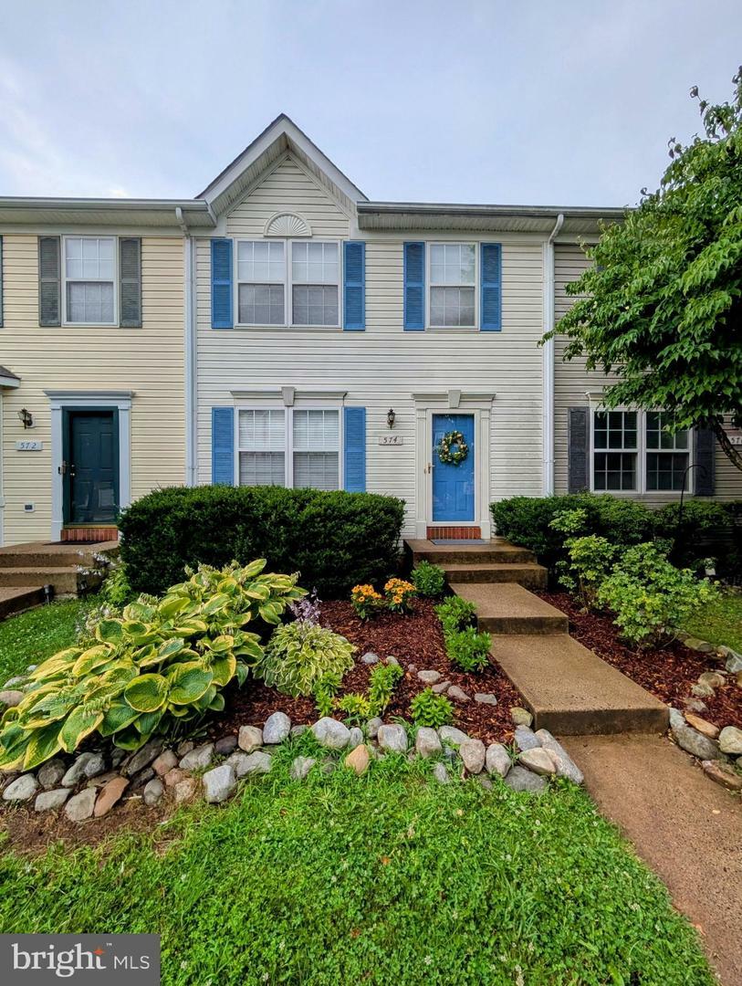 Property Photo: 574 Highland Towne Lane VA 20186