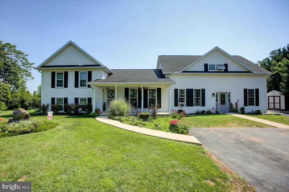 Property Photo: 1163 Kings Court PA 17225