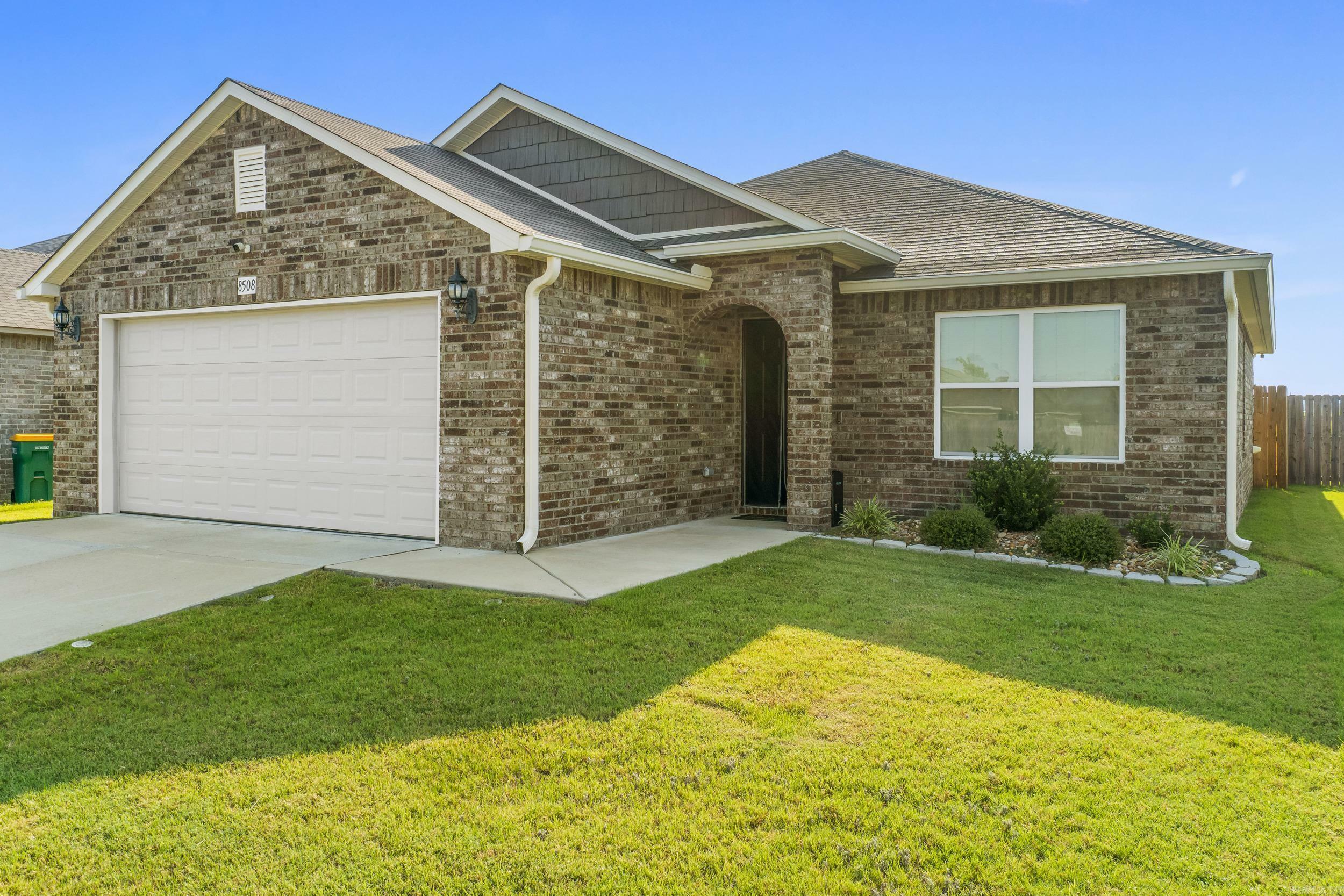 Property Photo: 8508 Eastwood Creek Drive AR 72113