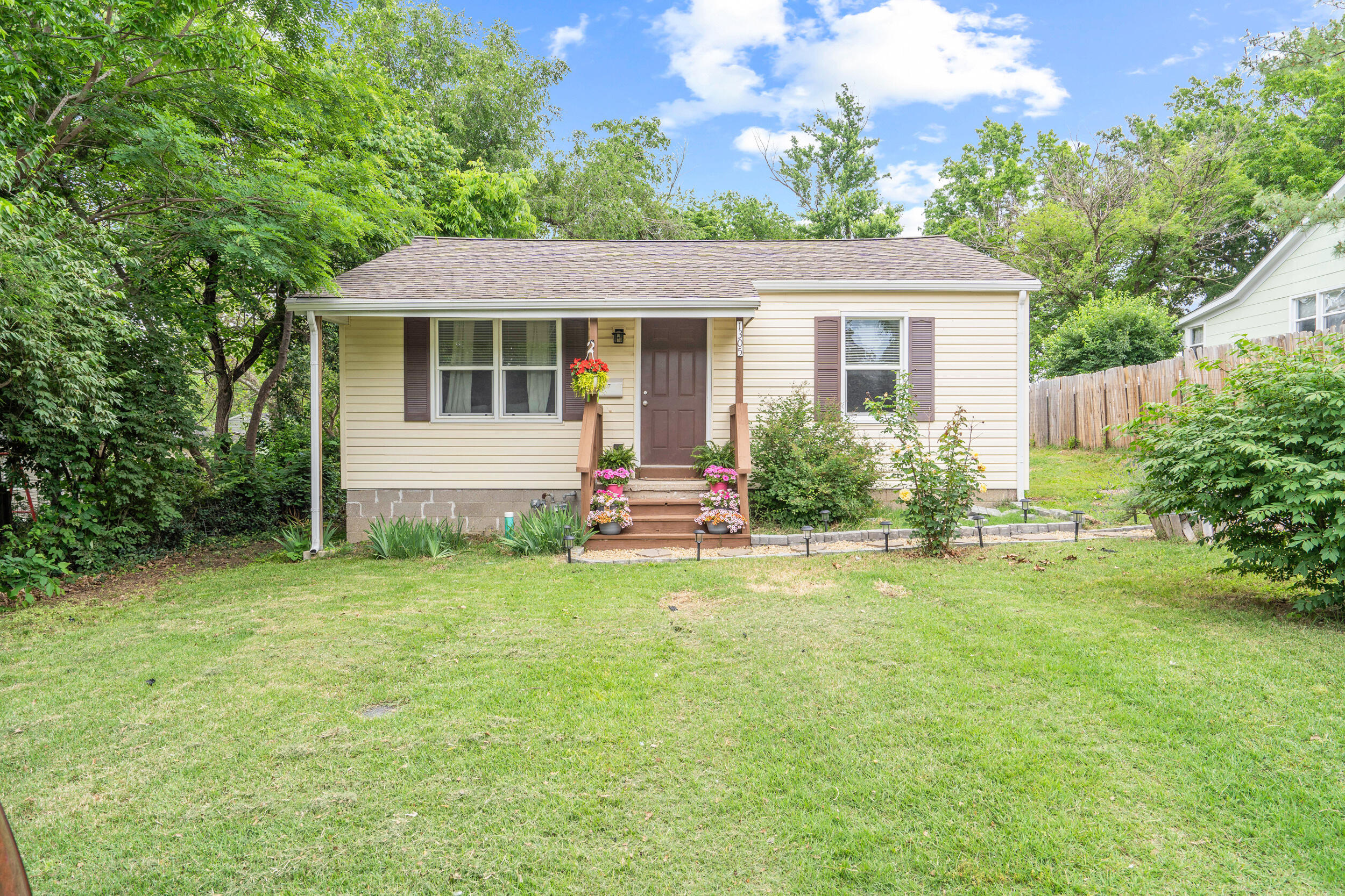 Property Photo: 1305 Sims St MO 65201
