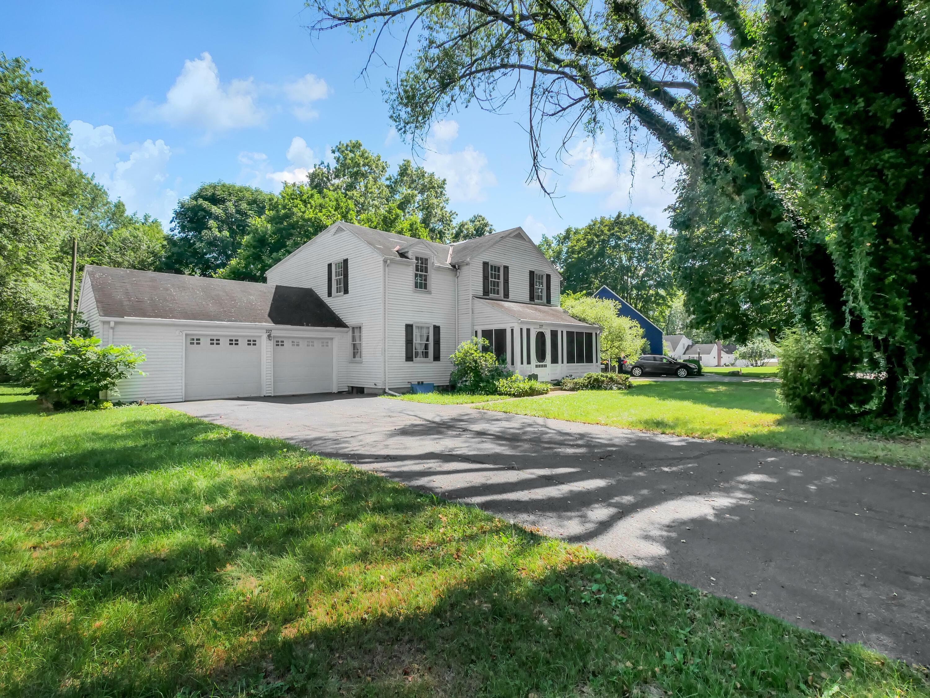 Property Photo: 227 N Quentin Road OH 43055