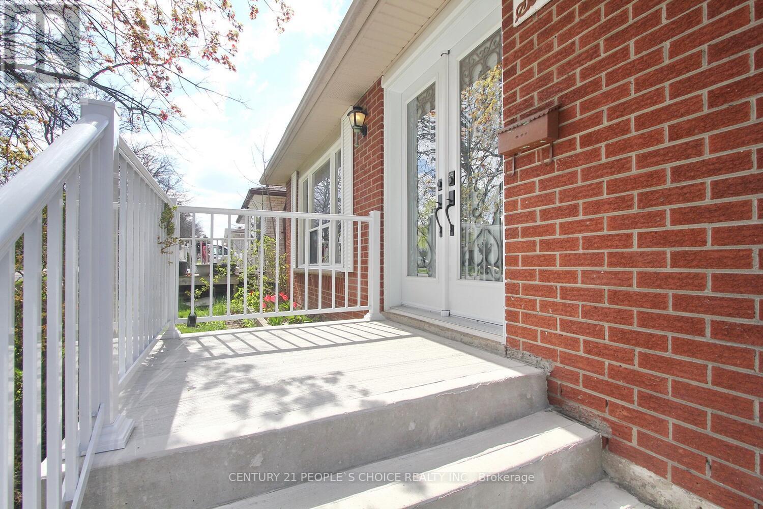 Property Photo:  6 Midhurst Drive  ON M9V 1Z7 