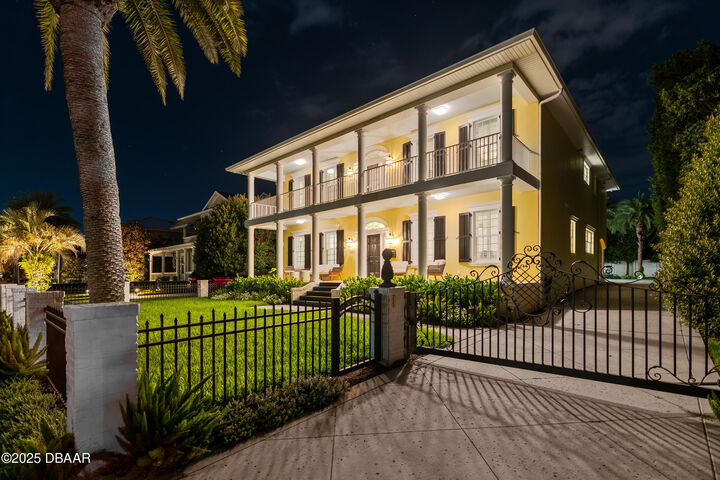 Property Photo: 1212 S Riverside Drive FL 32168