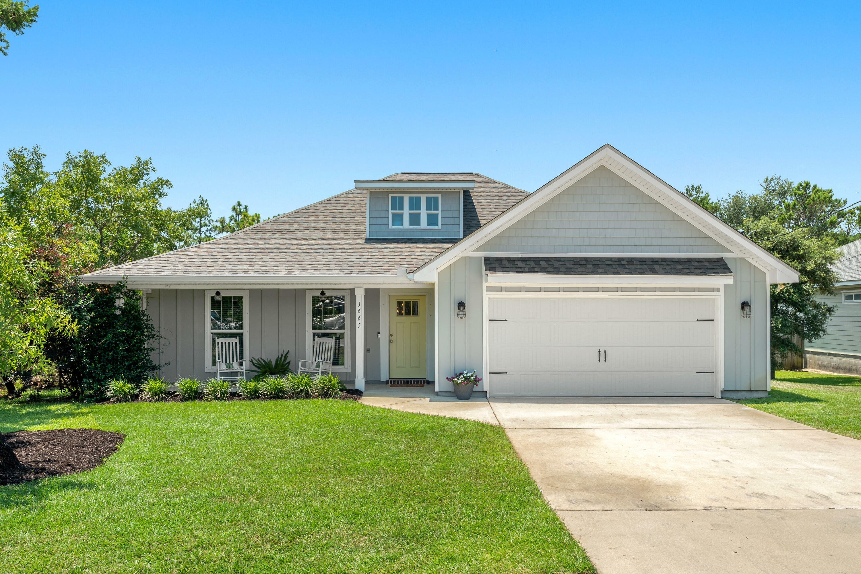 Property Photo: 1665 Ponderosa Drive FL 32563