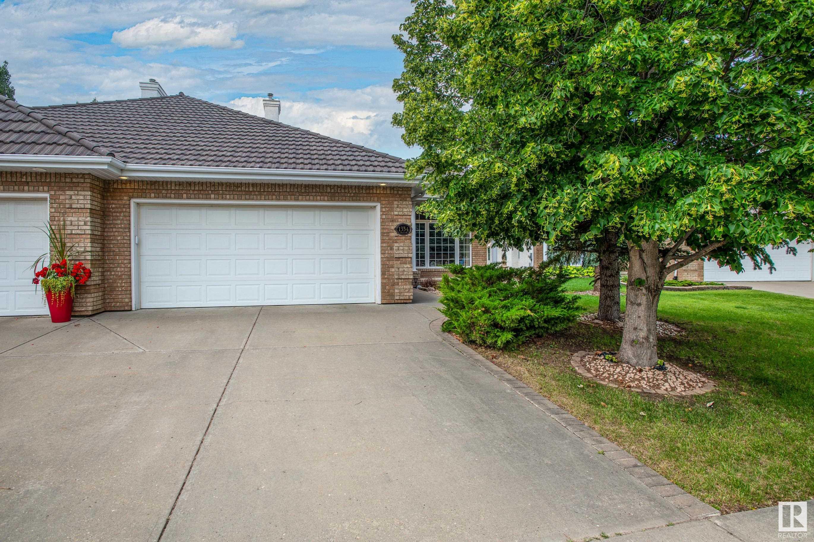 1334 119B Street NW  Edmonton AB T6J 7H5 photo