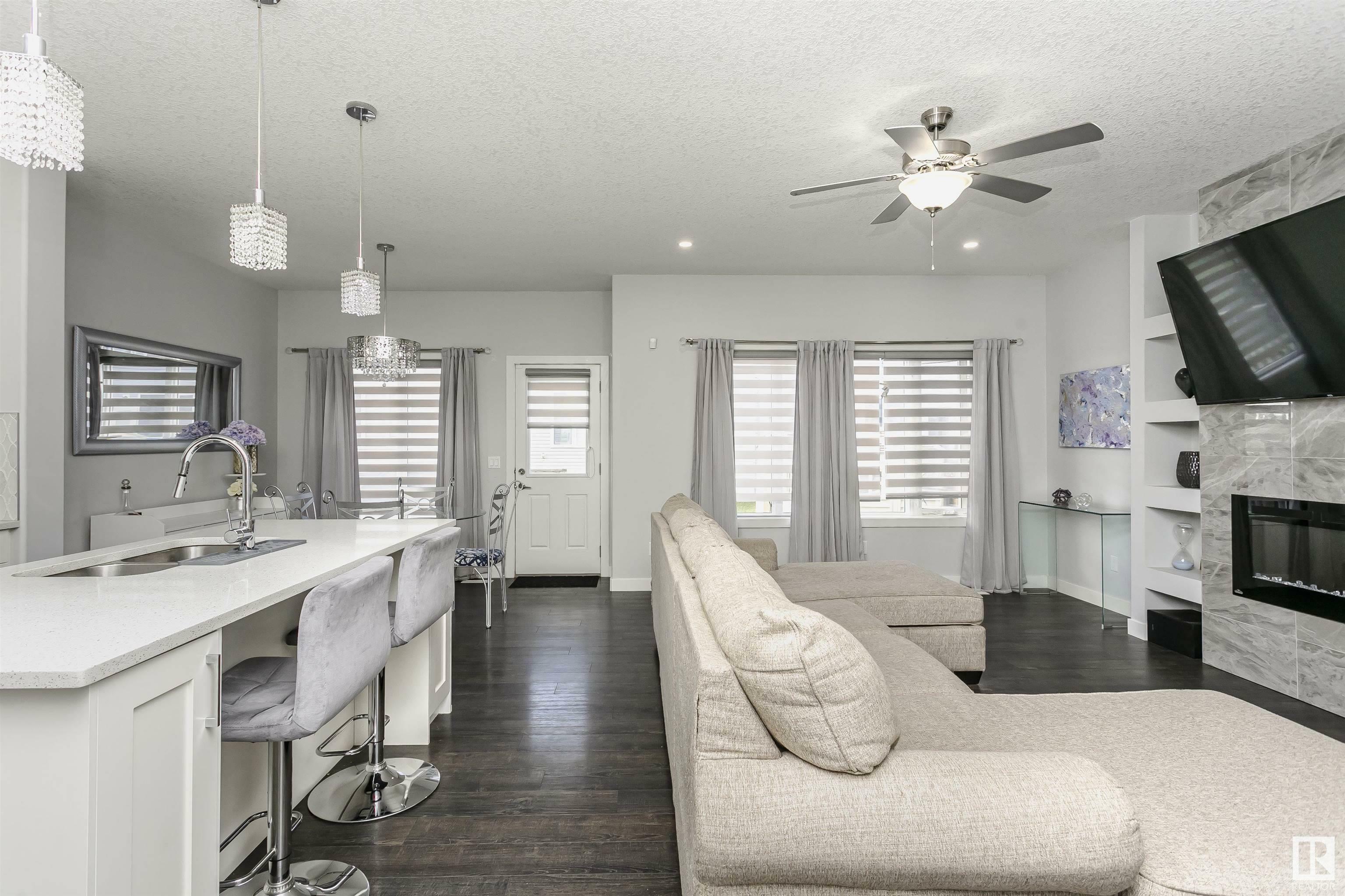 Photo de la propriété: 207 42 Avenue NW AB T6T 2C8