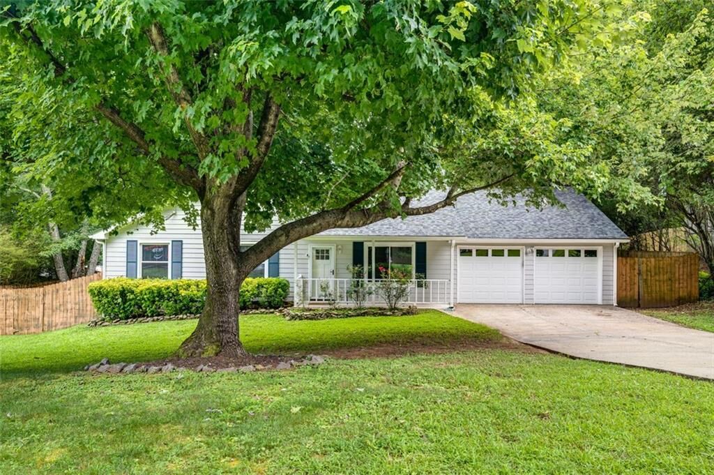 Property Photo:  412 River Point Drive  GA 30188 