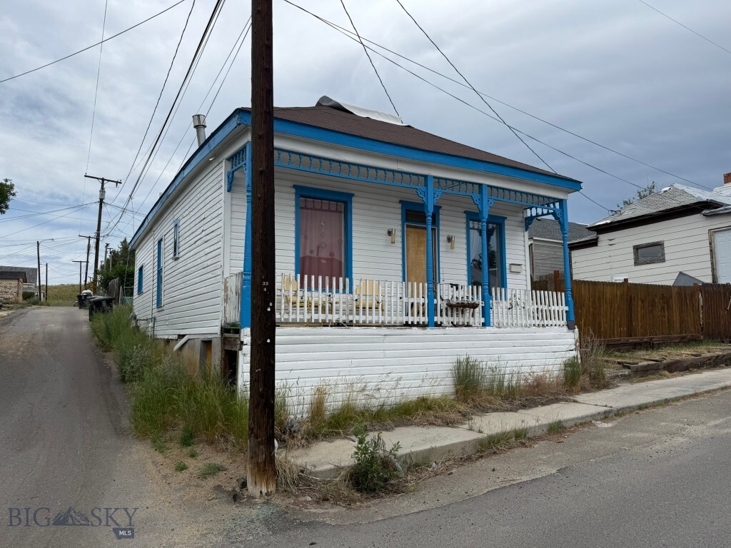 Property Photo: 605 Caledonia MT 59701