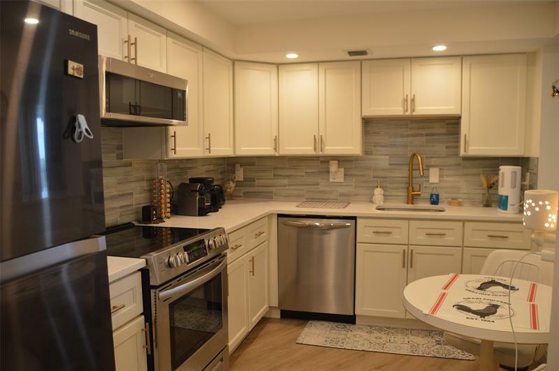 Property Photo: 3090 N Course Dr 805 FL 33069