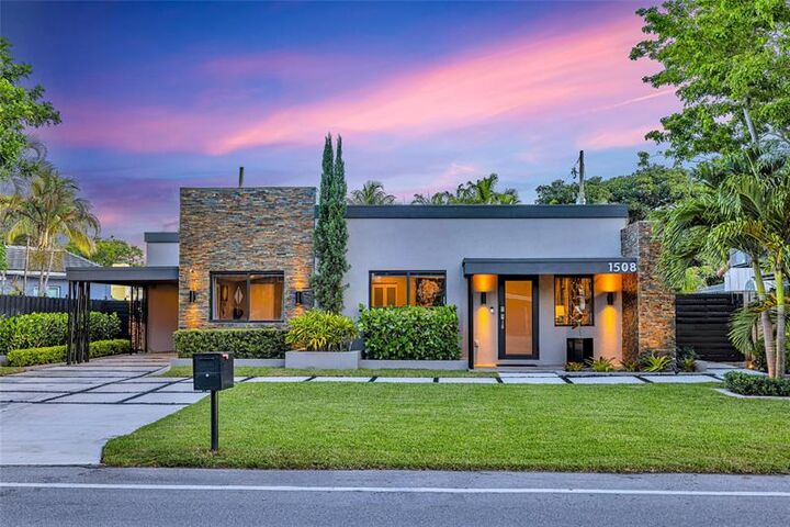Property Photo:  1508 NE 18th Street  FL 33305 