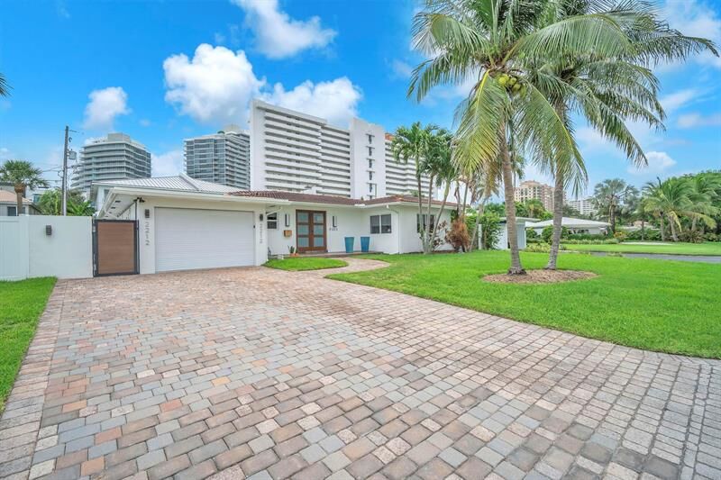 Property Photo: 2212 NE 32nd Ave FL 33305