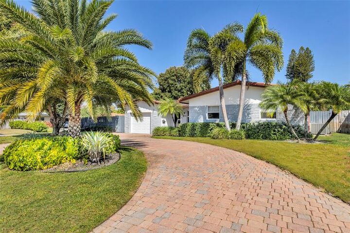 Property Photo: 1833 NE 46th St FL 33308
