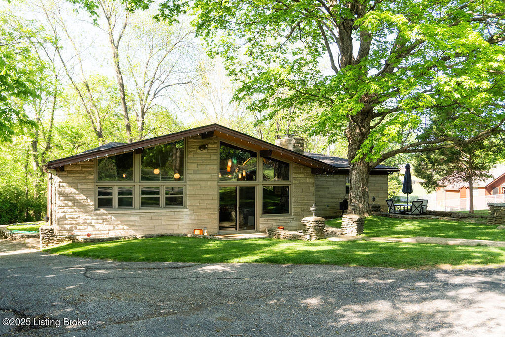 Property Photo:  6804 Old Briscoe Ln  KY 40228 