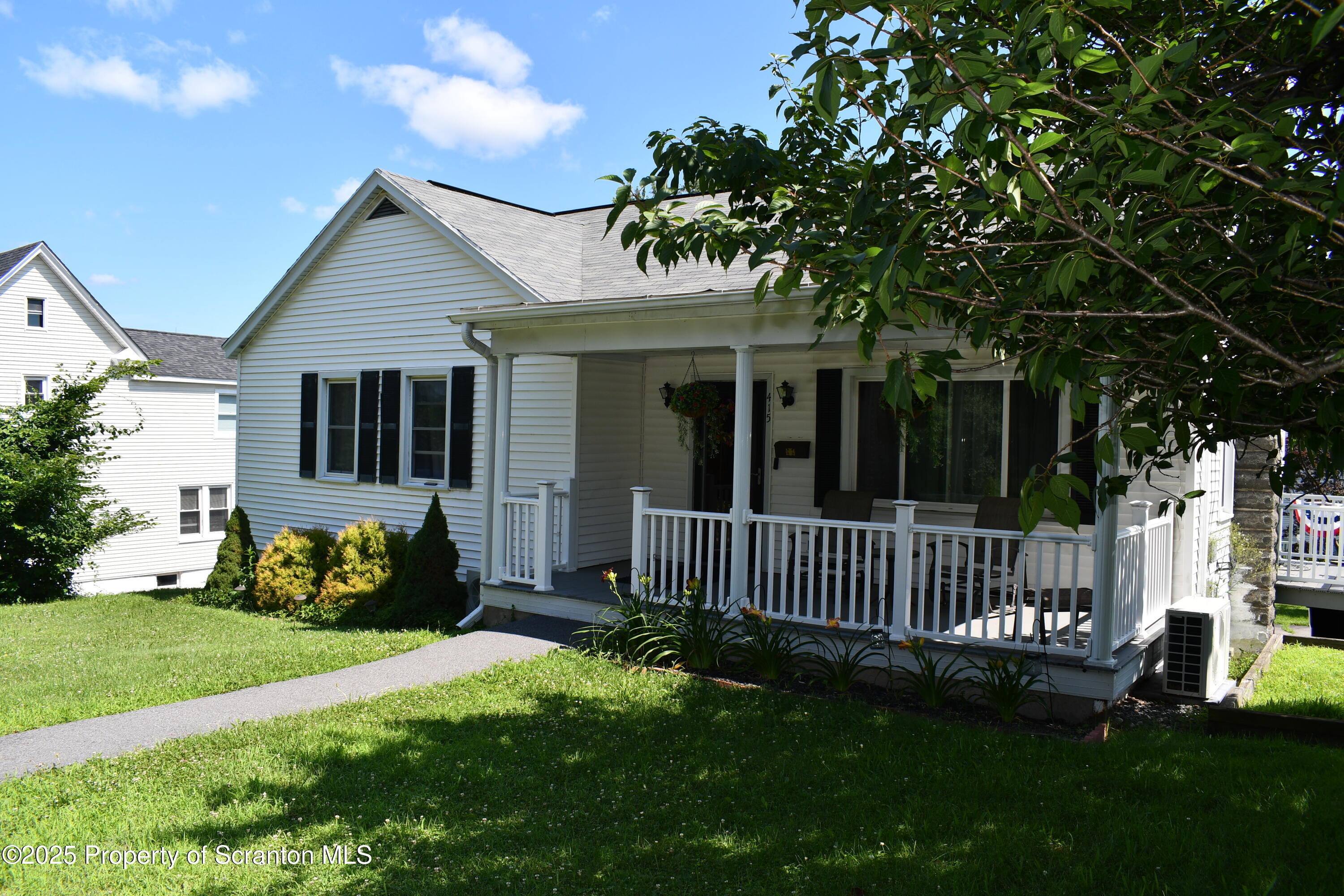 415 Sanderson Street  Throop PA 18512 photo
