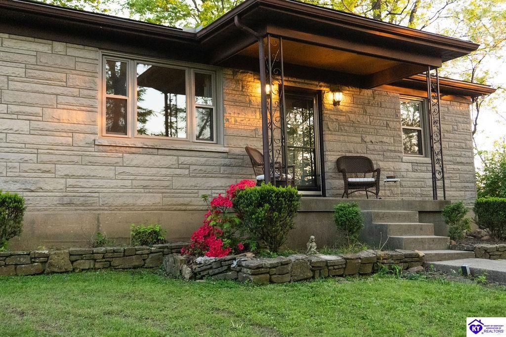 Property Photo:  6804 Old Briscoe Ln  KY 40228 