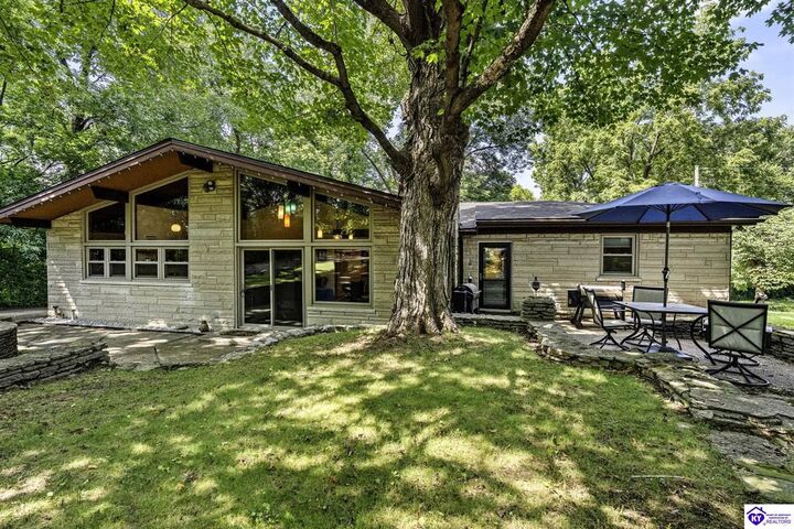 Property Photo: 6804 Old Briscoe Ln KY 40228