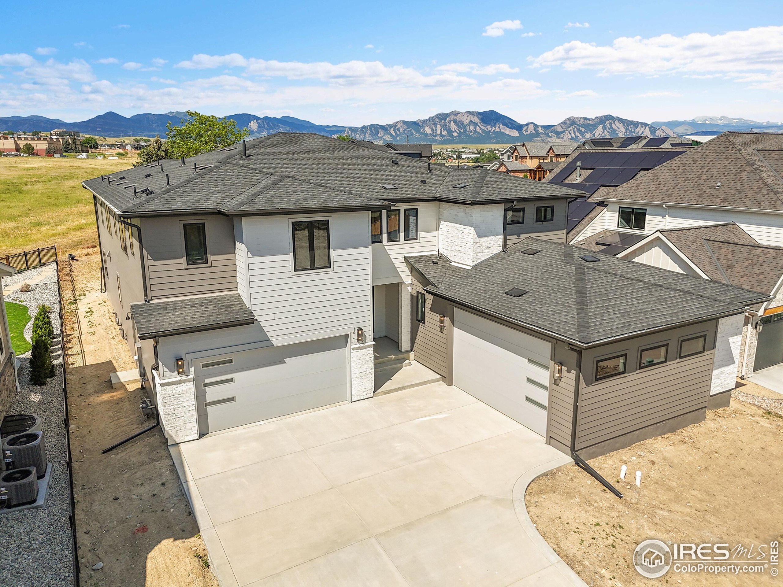 Property Photo: 977 Saint Andrews Ln CO 80027