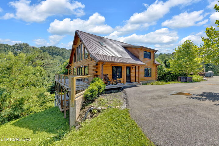 Property Photo:  710 Pinecrest Court  TN 37738 