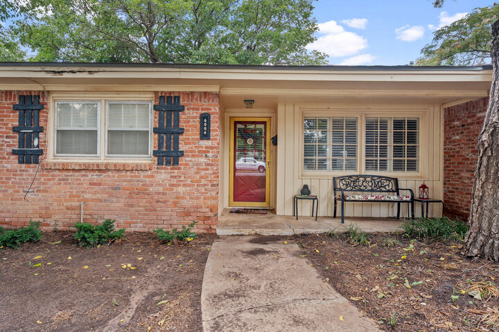 Property Photo: 6006 Oxford Avenue TX 79413