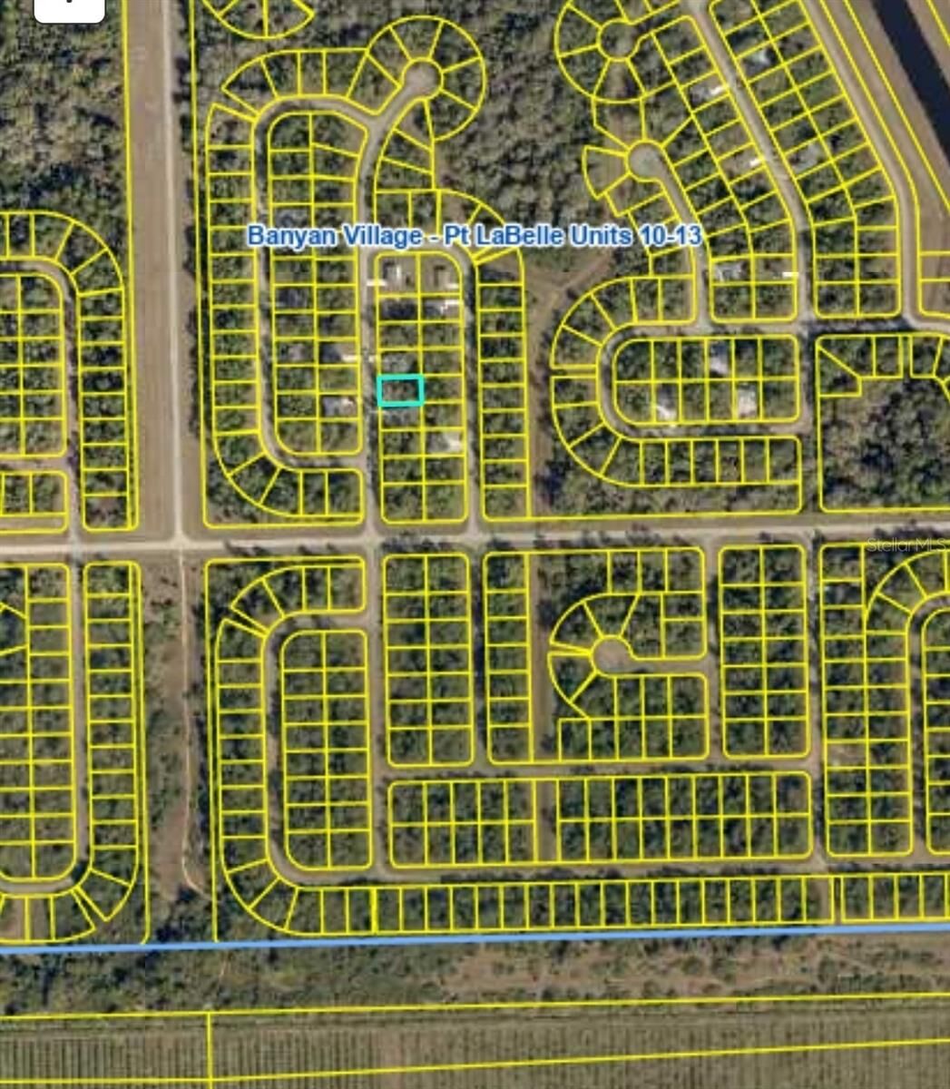 Property Photo: 909 Emerald Street FL 33935