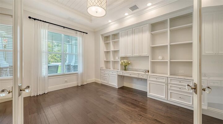 Property Photo: 6050 Saddle Oak Trail FL 34241