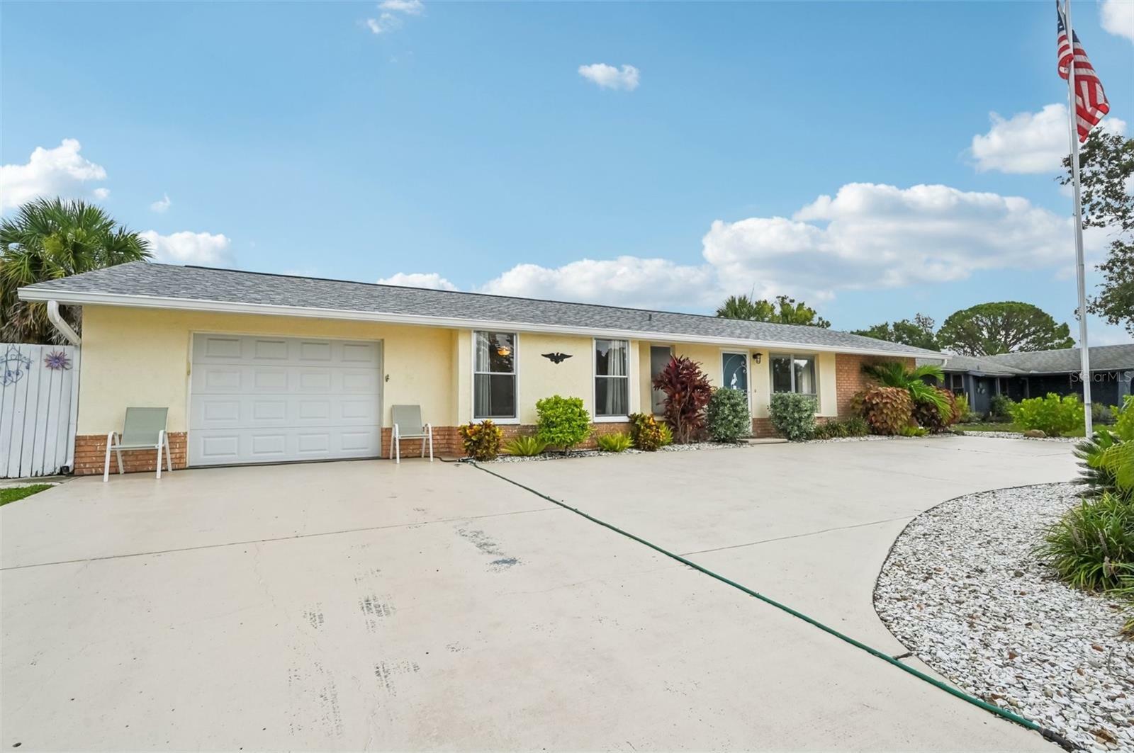 Property Photo: 6002 34th Avenue W FL 34209