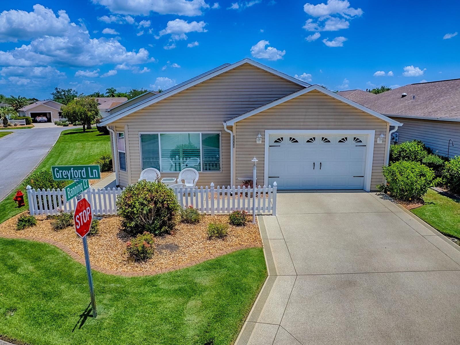 Property Photo:  1001 Greyford Lane  FL 32162 