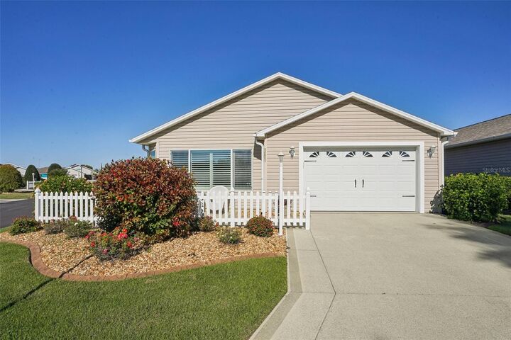 Property Photo:  1001 Greyford Lane  FL 32162 