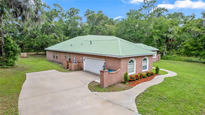 Property Photo: 1908 S Farm Road FL 32720