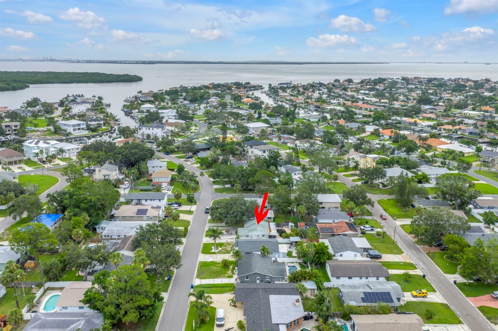 Property Photo: 1878 New Hampshire Avenue NE FL 33703