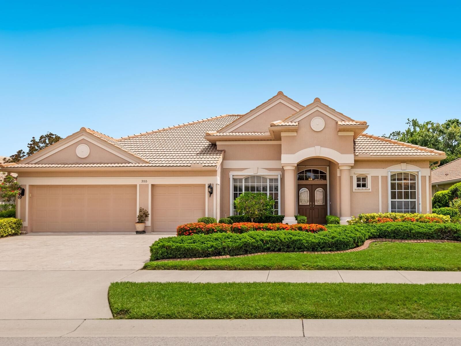 Property Photo: 355 Swallow Circle FL 34285