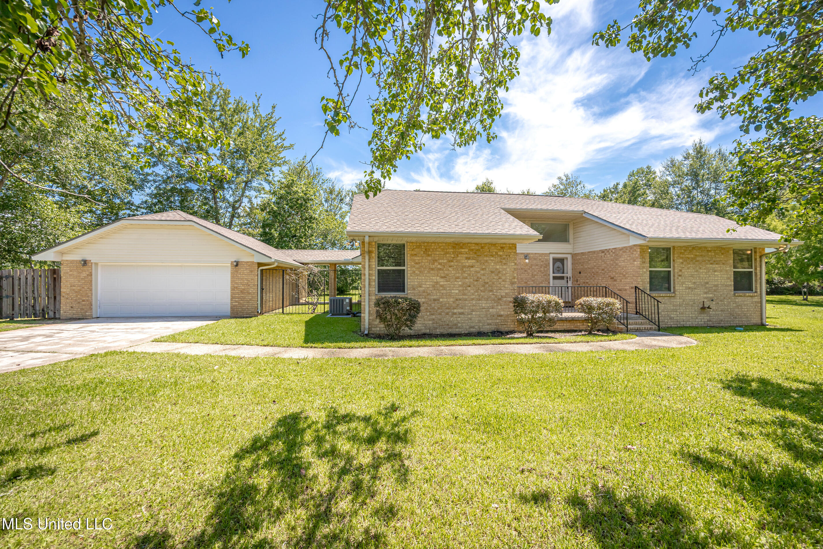 Property Photo: 19 Davis Bayou Circle MS 39564