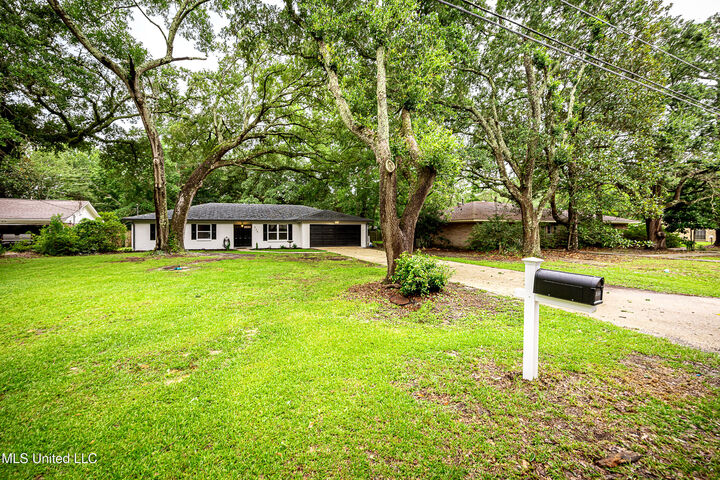 Property Photo: 825 Graveline Road MS 39553