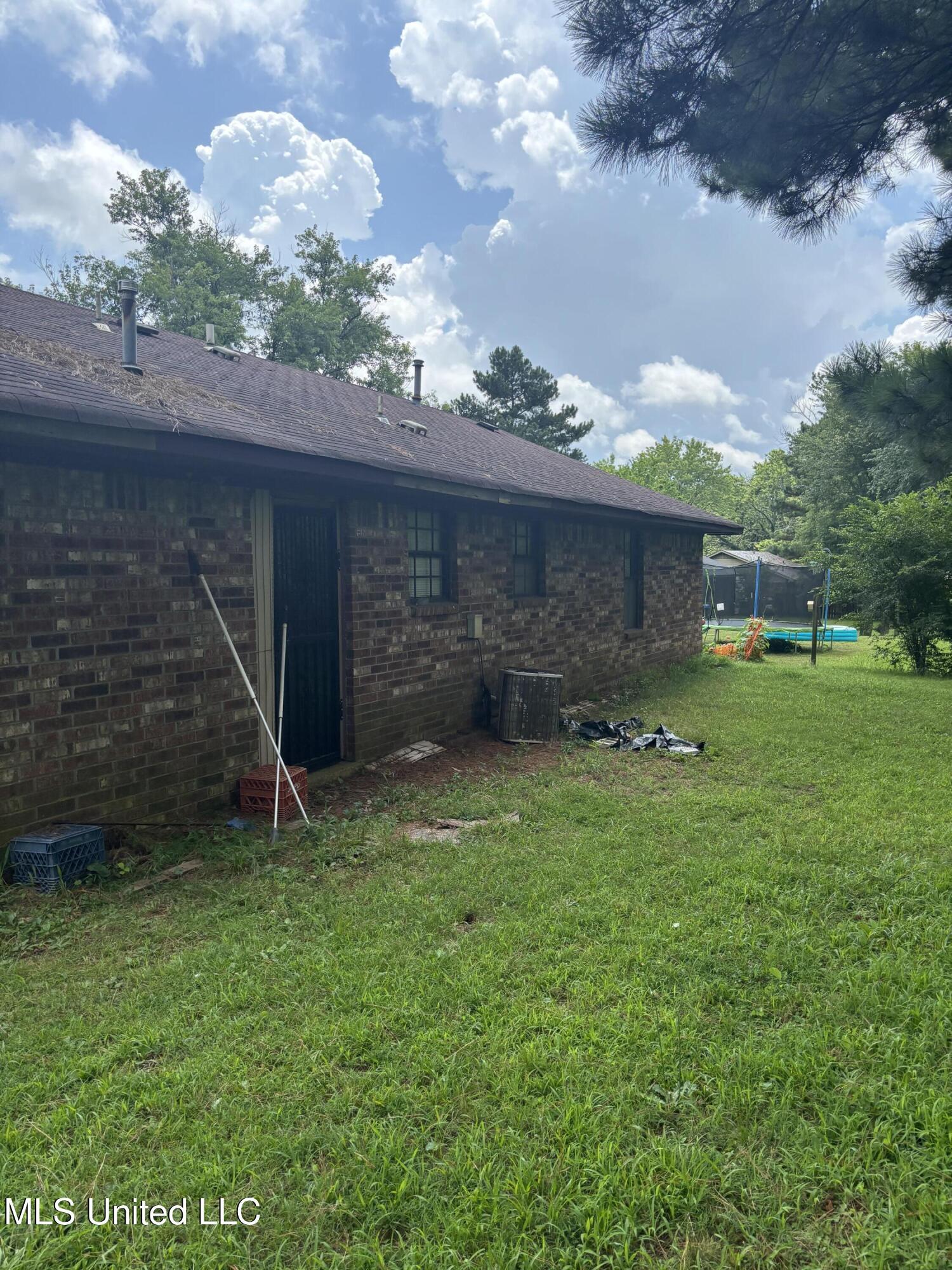 Property Photo: 6215 E Carroll Cove Cove MS 38637