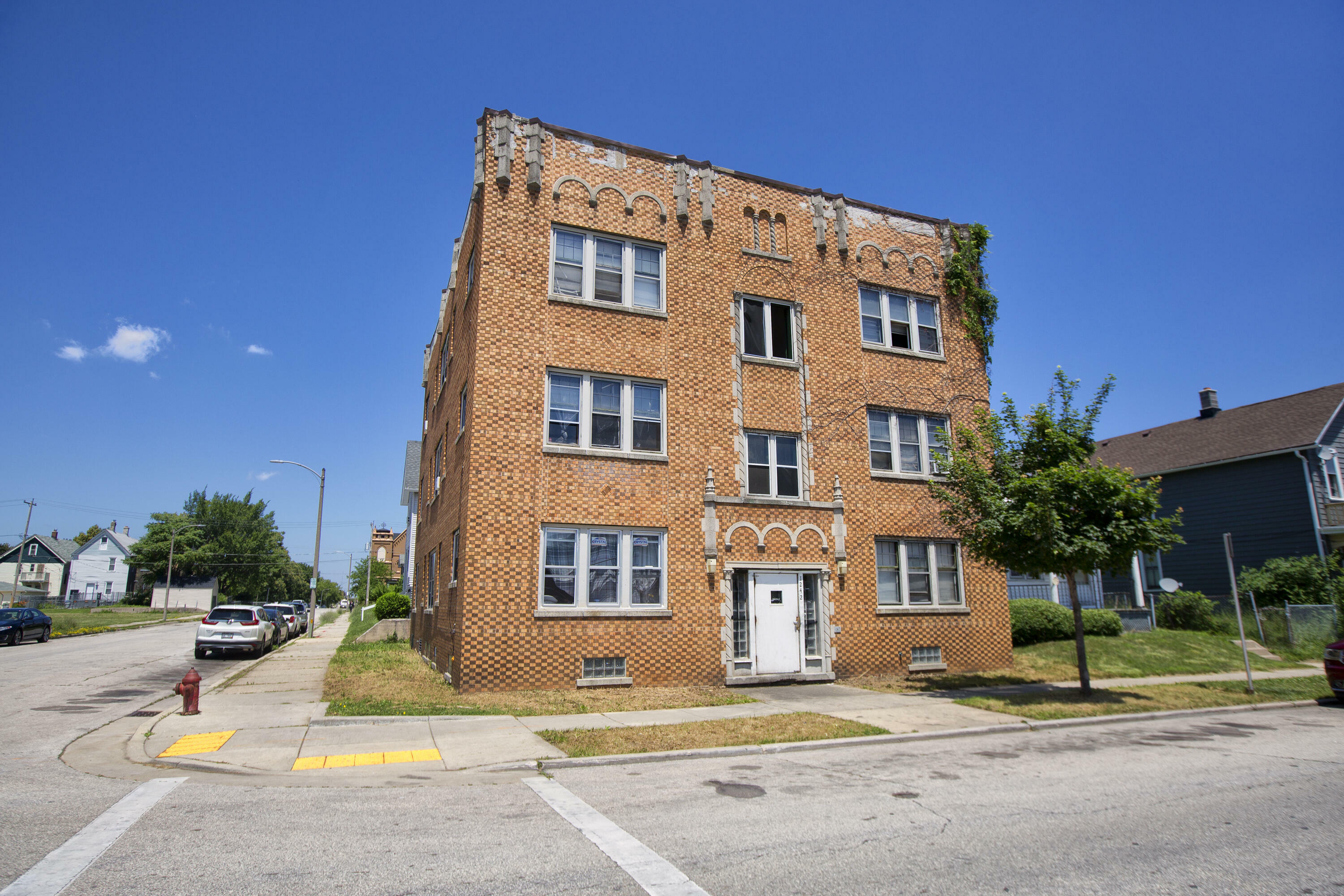 Property Photo: 1242 W Highland Ave WI 53233