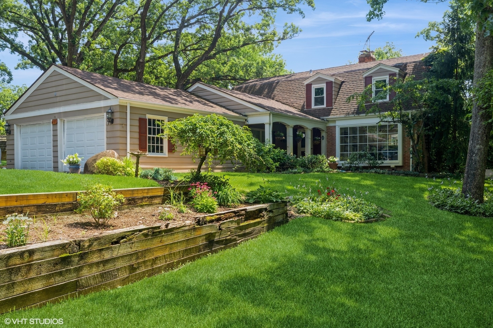 Property Photo: 15 Willet Way IL 60013